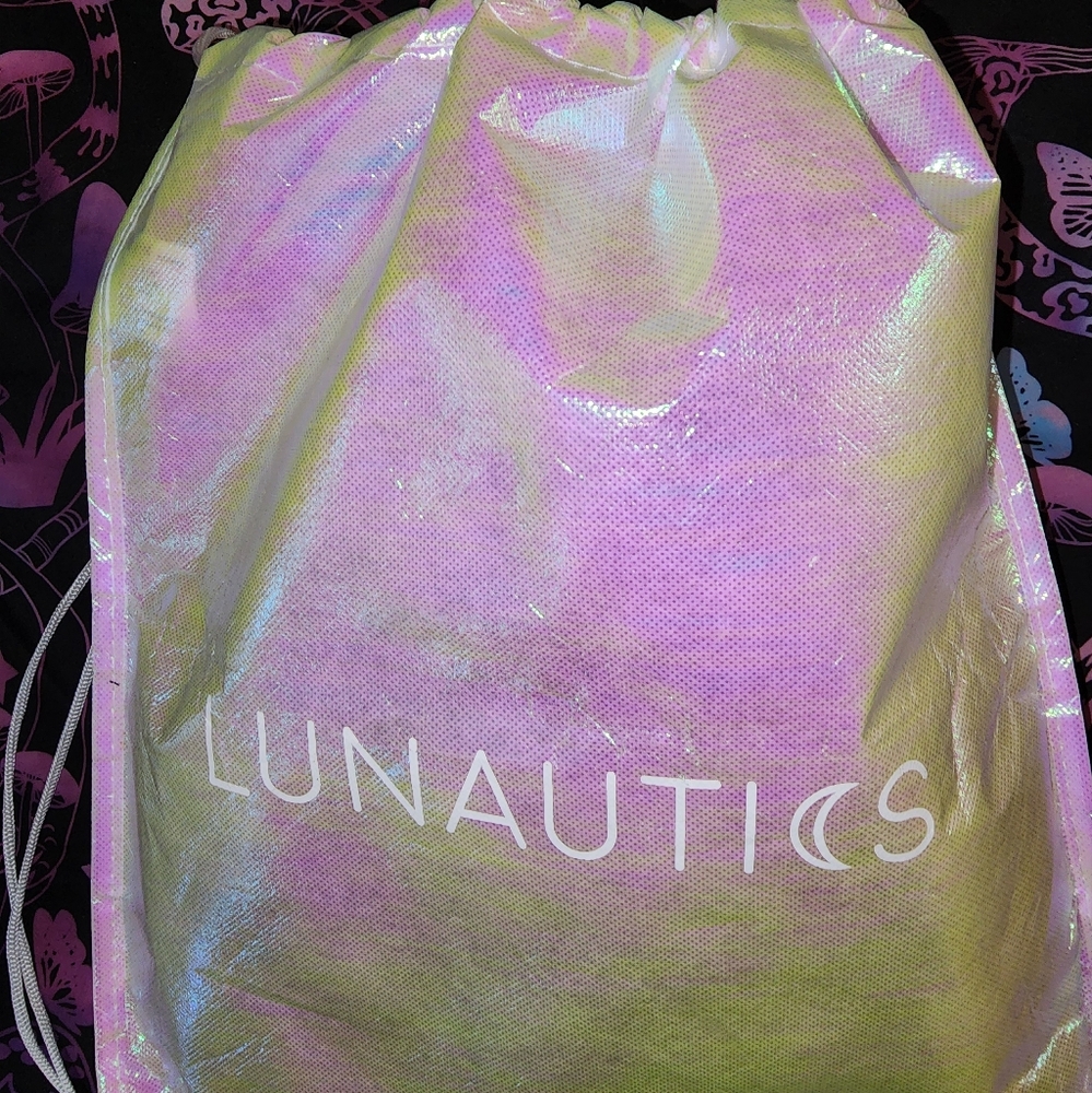 NWT Stunning Lunatics Discontinued , Gorgeous Blonde& Purple Ombre Wig - Picture 8 of 16